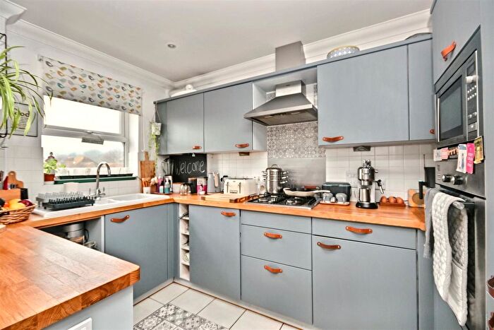 2 Bedroom Flat To Rent In Upperton Road, Eastbourne, BN21