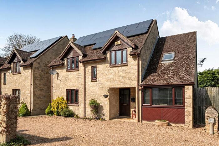 4 Bedroom Detached House For Sale In Old Rectory Court, Wendlebury, Oxfordshire, OX25