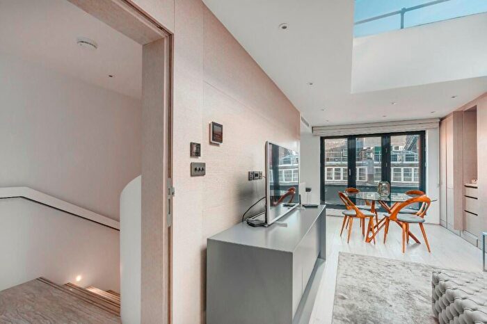 3 Bedroom Flat To Rent In Maddox Street, London, W1S