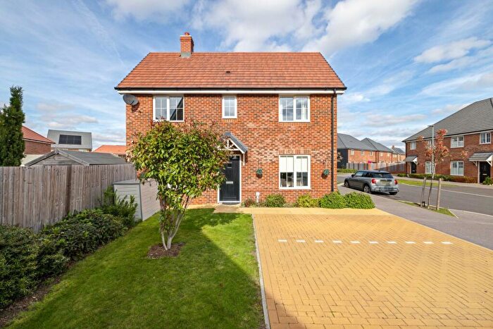 3 Bedroom Semi-Detached House For Sale In Eider Drive, Chichester, PO20