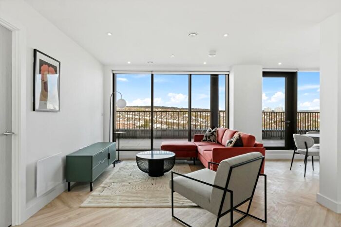 3 Bedroom Penthouse To Rent In Wellesbourne, Preston Road Brighton, BN1