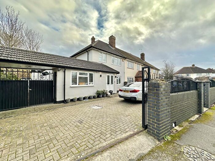 4 Bedroom End Of Terrace House To Rent In Gainsborough Road, Hayes, UB4