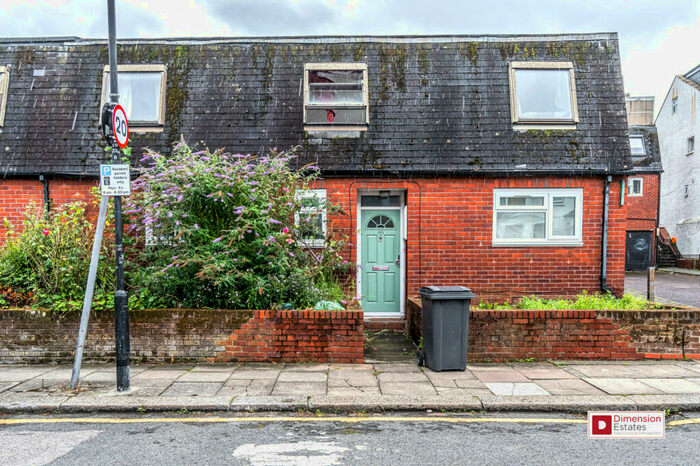 3 Bedroom End Of Terrace House To Rent In Vale Road, Manor House, Finsbury Park, Harringey, N4