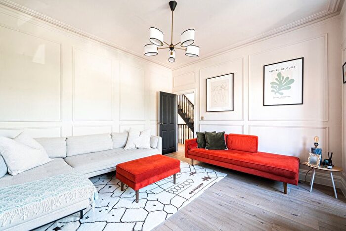 3 Bedroom Flat For Sale In Uplands Road, Crouch End, London, N8