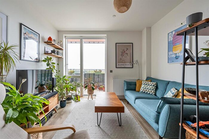 1 Bedroom Apartment For Sale In Brunner Road, Walthamstow, E17