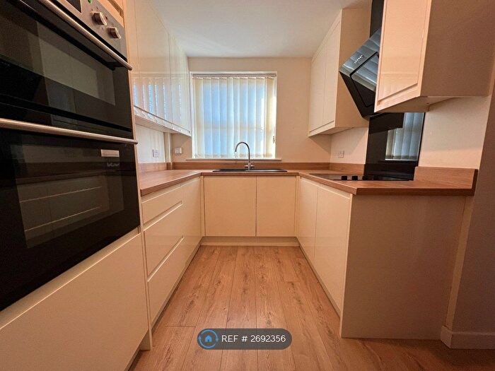 3 Bedroom Terraced House To Rent In Southmere Close, Manchester, M40