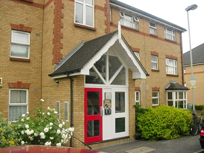2 Bedroom Flat To Rent In Taylor Close, Hounslow, TW3