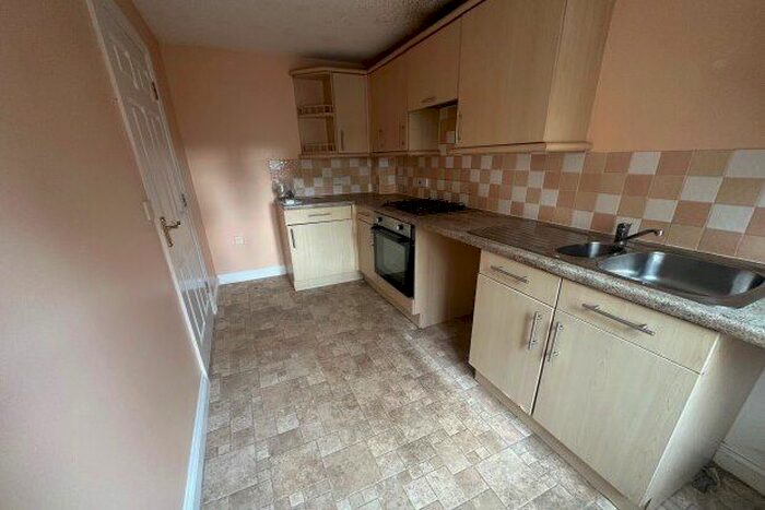 4 Bedroom Town House To Rent In Avill Crescent, Taunton, TA1