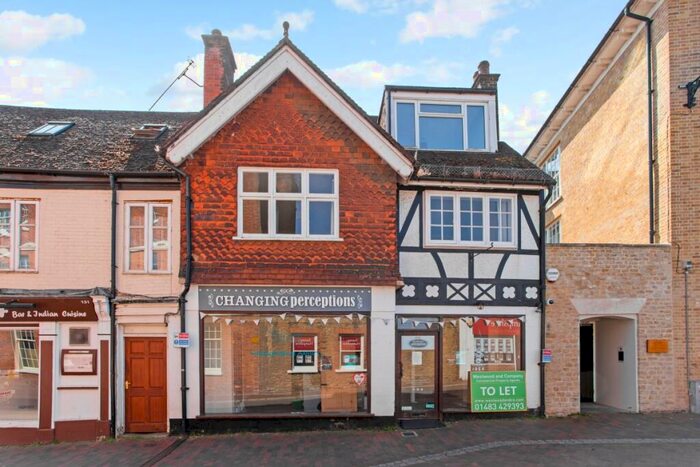 2 Bedroom Flat To Rent In High Street Godalming, GU7