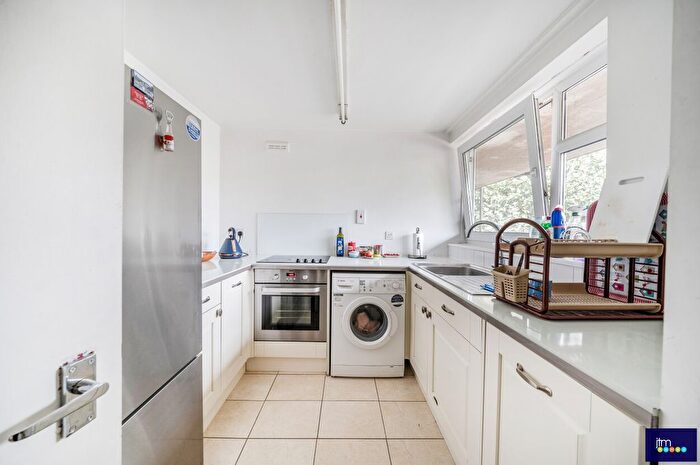 1 Bedroom Flat For Sale In Levison Way, N19