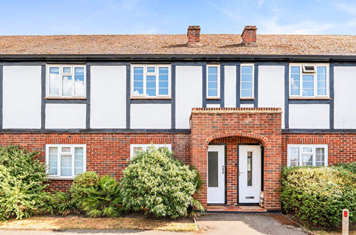 2 Bedroom Maisonette For Sale In Arlington Lodge, Monument Hill, Weybridge, Surrey, KT13