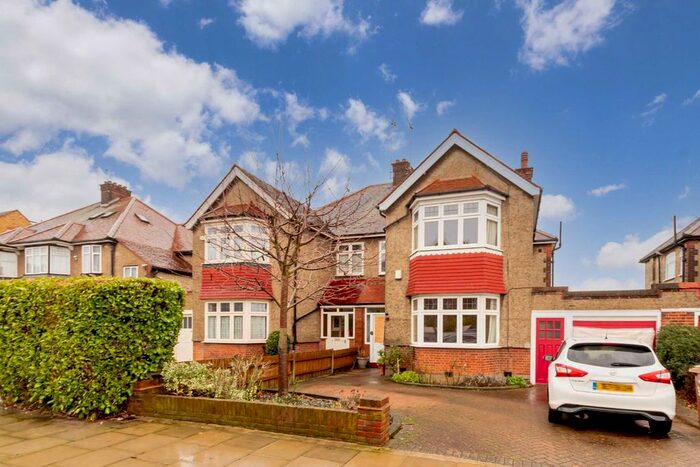 4 Bedroom Semi-Detached House To Rent In Creighton Avenue, London N10