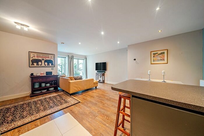 2 Bedroom Flat For Sale In Coombe Lane, Raynes Park, London, SW20