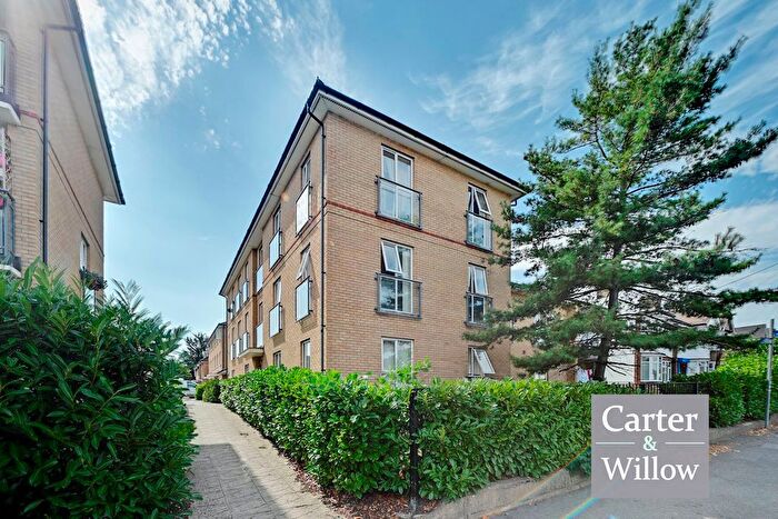 2 Bedroom Flat For Sale In Champness Road, Barking, IG11