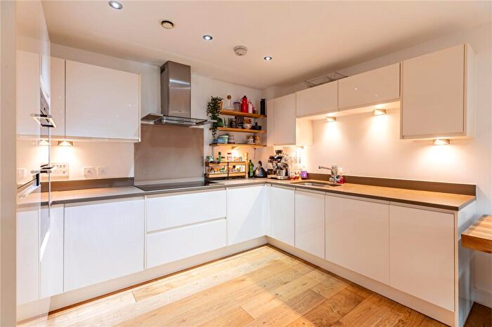 2 Bedroom Apartment For Sale In Kingman Way, Newbury, Berkshire, RG14