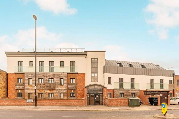 2 Bedroom Flat To Rent In Woodside Green, South Norwood, London, SE25