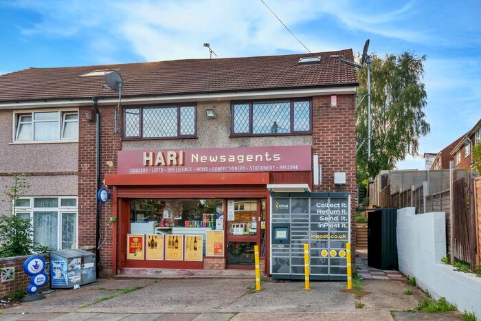 3 Bedroom Flat To Rent In Midhurst Hill, Bexleyheath, DA6