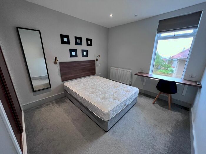 3 Bedroom Flat To Rent In Eversley Road, Sketty, Swansea, SA2