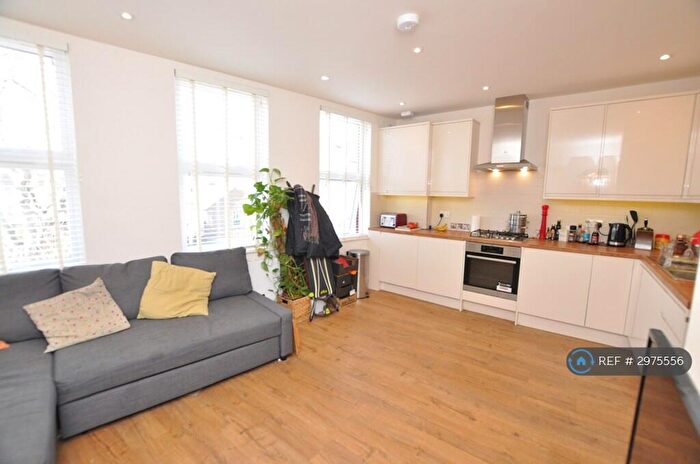 1 Bedroom Flat To Rent In High Road, London, N2