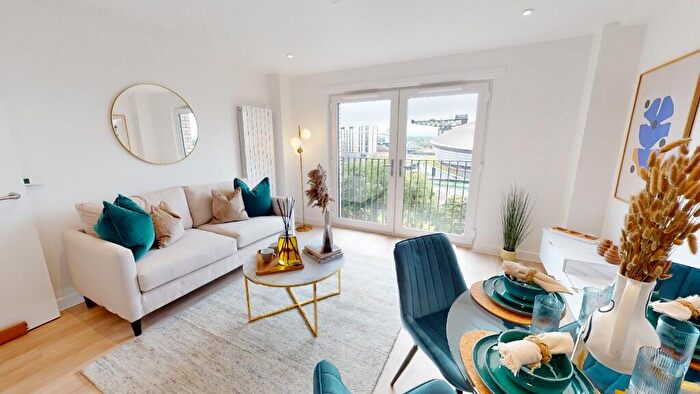 2 Bedroom Apartment To Rent In Minerva Square, Glasgow, G3