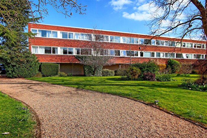 3 Bedroom Flat For Sale In Gilmerton Court, Cambridge, CB2