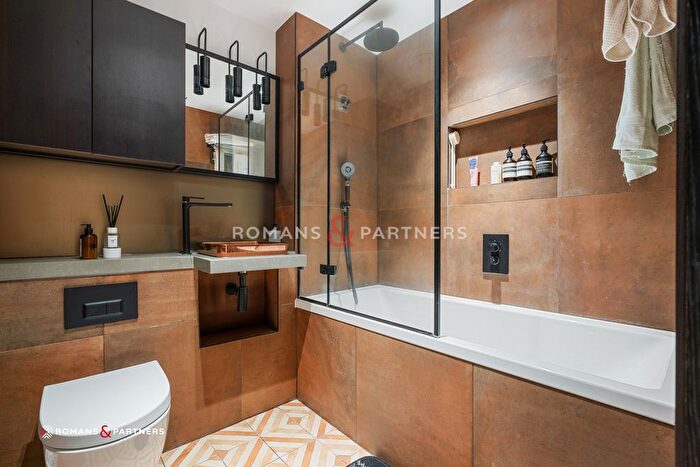 1 Bedroom Flat For Sale In Keybridge Tower, Nine Elms, SW8