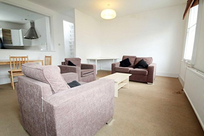 3 Bedroom Flat To Rent In Harrow Road, London, W9