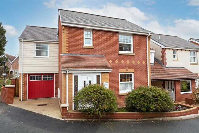 3 Bedroom Link Detached House To Rent In Fairfield Park, Totland Bay, PO39