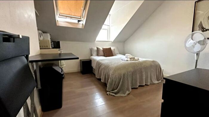 1 Bedroom Studio To Rent In Lime Grove, London, W12