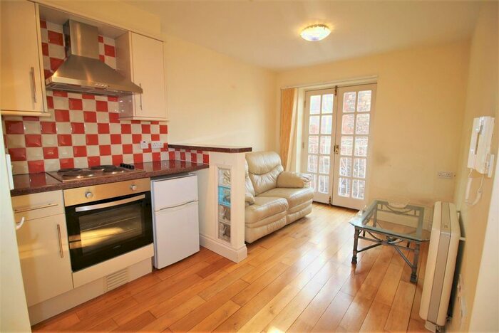 1 Bedroom Flat To Rent In Bartholomew Street West, Exeter, EX4