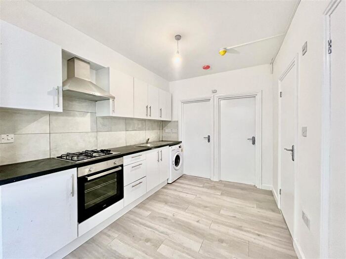 5 Bedroom End Of Terrace House To Rent In The Clumps, Ashford, TW15