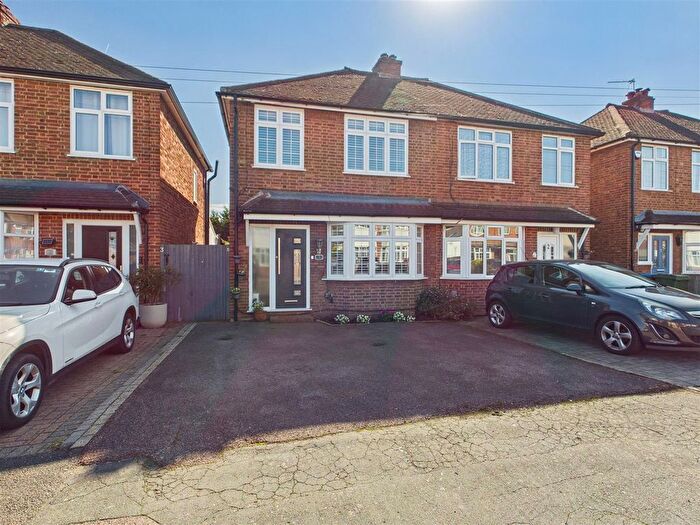 3 Bedroom Semi-Detached House For Sale In Cottimore Avenue, Walton-On-Thames, KT12