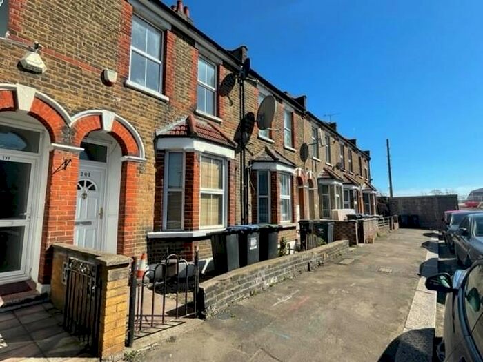 3 Bedroom Property To Rent In Willoughby Lane, London, N17