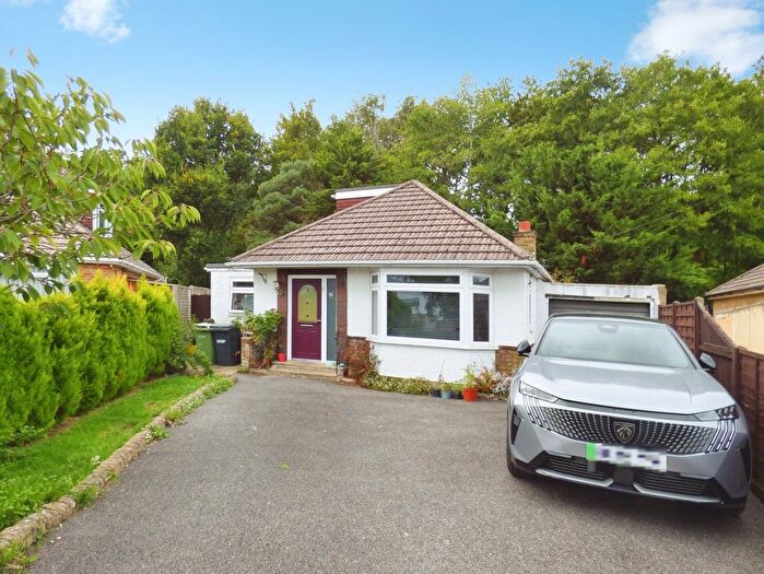 3 Bedroom Bungalow For Sale In Patricia Close, West End, SO30