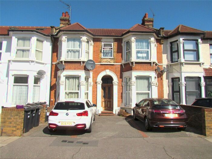 1 Bedroom Flat To Rent In Cambridge Road, Sevenkings, Ilford, Essex, IG3