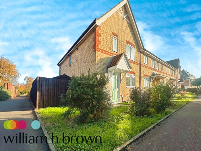 3 Bedroom End Of Terrace House To Rent In Keeble Way, Braintree, CM7