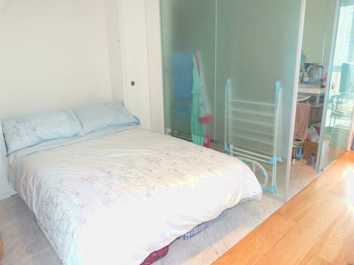 Studio To Rent In Ontario Tower, Docklands, E14