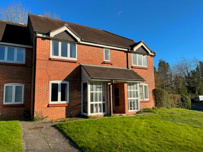 1 Bedroom Flat To Rent In Oakwood Close, Midhurst, GU29