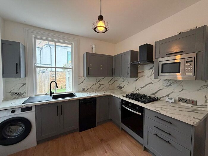 2 Bedroom Terraced House To Rent In Mill Hill Road, Acton, W3