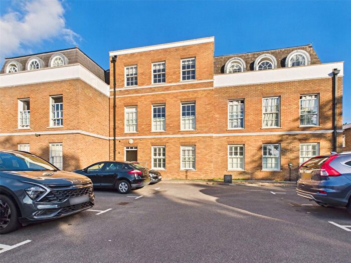 2 Bedroom Flat For Sale In Garrick House, Hampton Hill, TW12