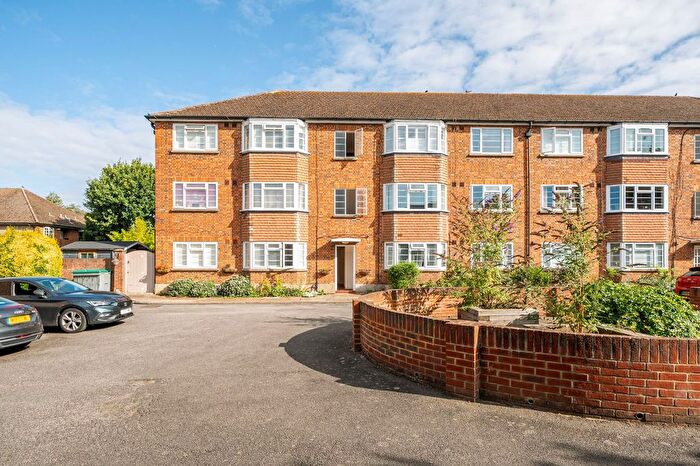 2 Bedroom Flat For Sale In Park Gardens, Kingston Upon Thames, KT2