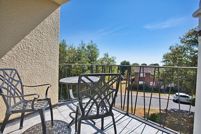 2 Bedroom Flat For Sale In Lord Warden Avenue, Walmer, Deal, Kent, CT14