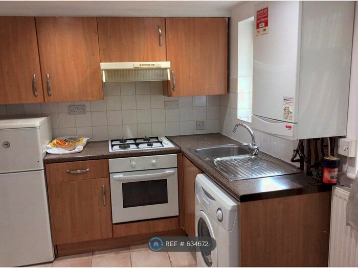 2 Bedroom Flat To Rent In High Road, London, N22