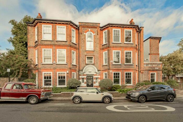 2 Bedroom Flat To Rent In South Grove, Highgate, N6