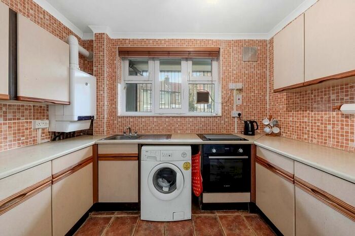 2 Bedroom Flat To Rent In Dorset Road, London, SW8