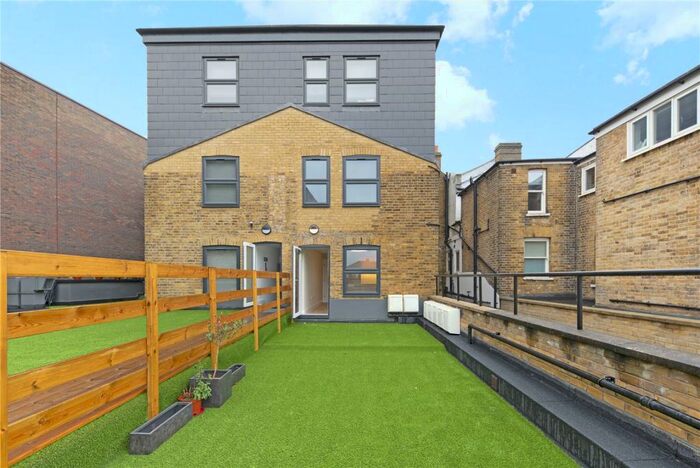 1 Bedroom Apartment To Rent In High Street, Walton-on-Thames, Surrey, KT12