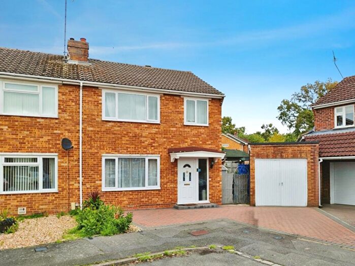 3 Bedroom Semi-Detached House For Sale In Sycamore Close, Sandhurst, GU47