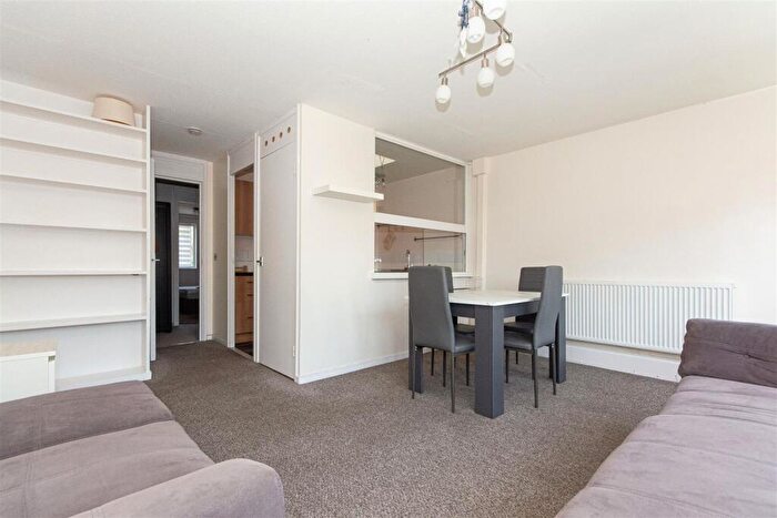 1 Bedroom Flat To Rent In Maysoule Road, SW11