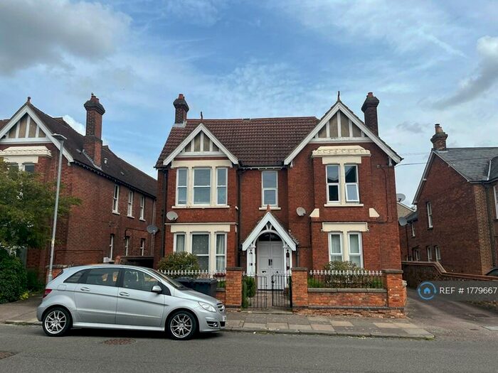 2 Bedroom Flat To Rent In Kimbolton Avenue, Bedford, MK40