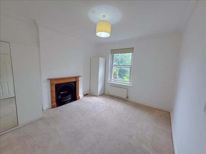 2 Bedroom Flat To Rent In Blenheim Gardens, London, NW2